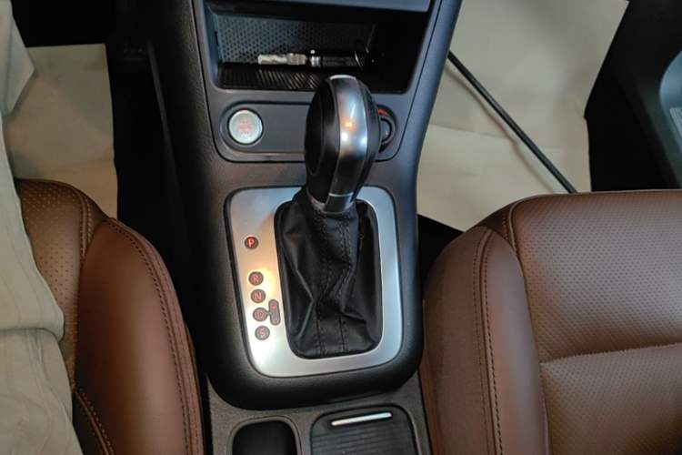 Used Volkswagen Tiguan 2015 1.8TSI Automatic Two-Wheel Drive Luxury Model Gear Lever