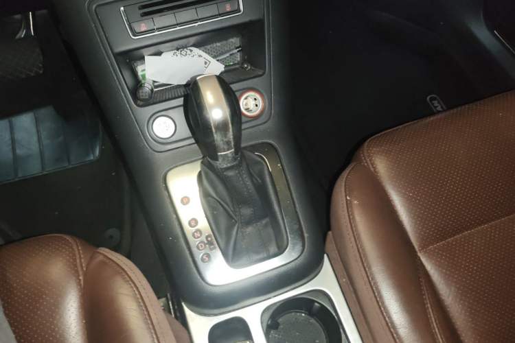 Used Volkswagen Tiguan 2015 1.8TSI Automatic Two-Wheel Drive Luxury Model Gear Lever