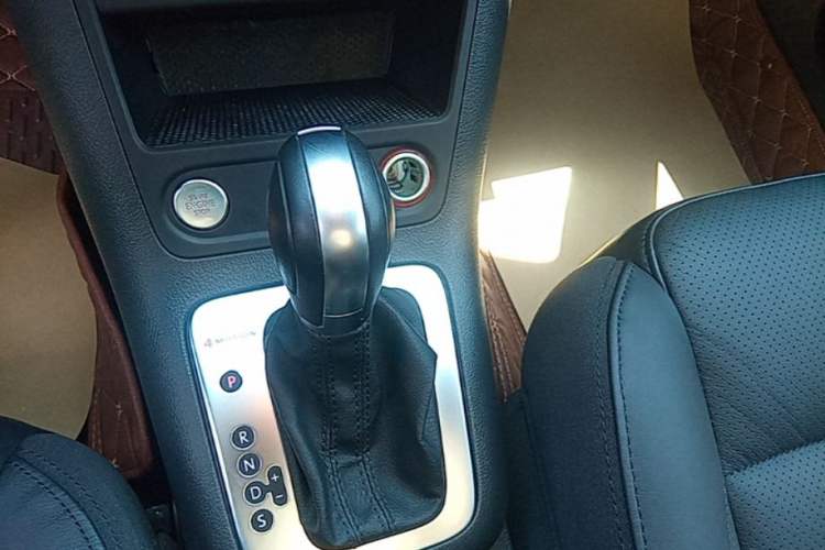 Used Volkswagen Tiguan 2015 2.0 TSI Automatic All-Wheel Drive Luxury Edition Gear Lever