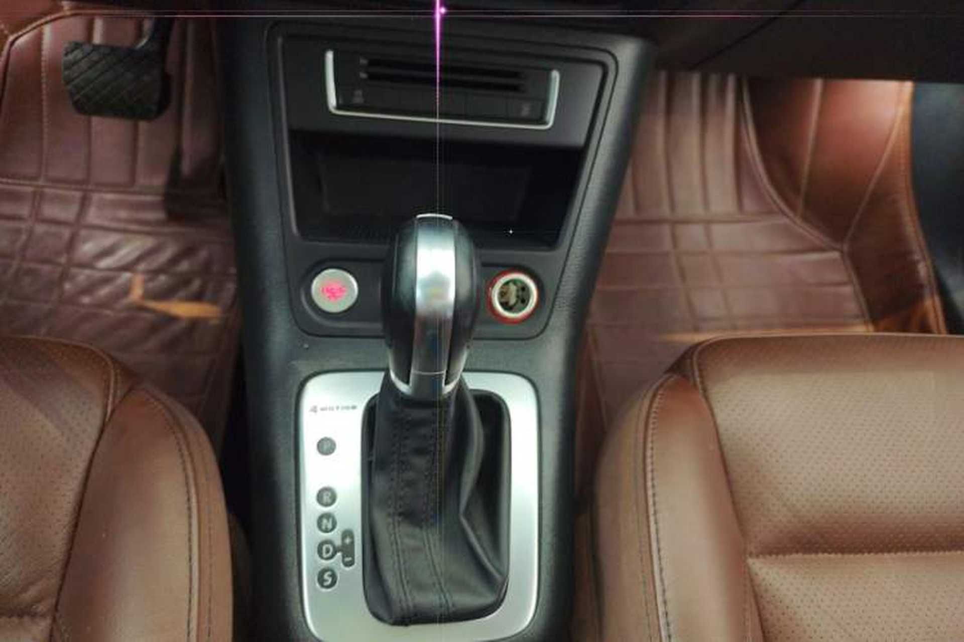 Used Volkswagen Tiguan 2015 2.0 TSI Automatic All-Wheel Drive Luxury Edition Gear Lever