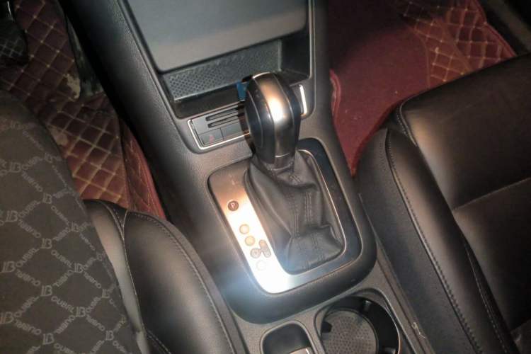 Used Volkswagen Tiguan 2015 1.8TSI Automatic Two-Wheel Drive Comfort Edition Gear Lever