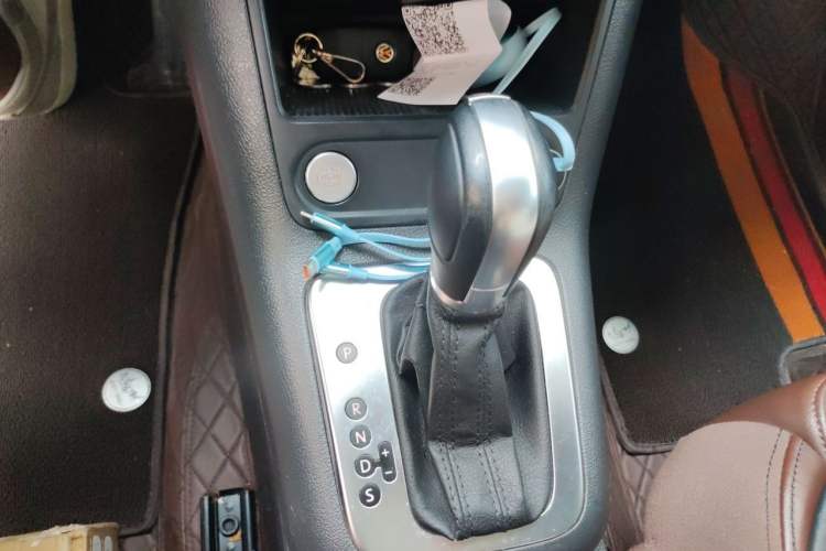Used Volkswagen Tiguan 2015 1.8TSI Automatic All-Wheel Drive Comfort Edition Gear Lever