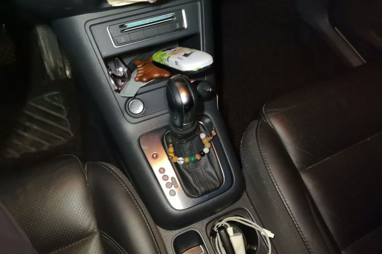 Used Volkswagen Tiguan 2015 1.8TSI Automatic Two-Wheel Drive Luxury Model Gear Lever
