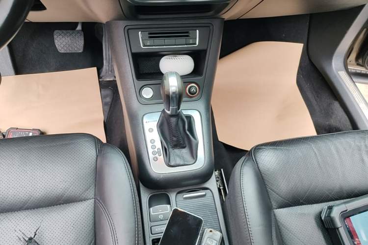 Used Volkswagen Tiguan 2015 2.0 TSI Automatic All-Wheel Drive Luxury Edition Gear Lever