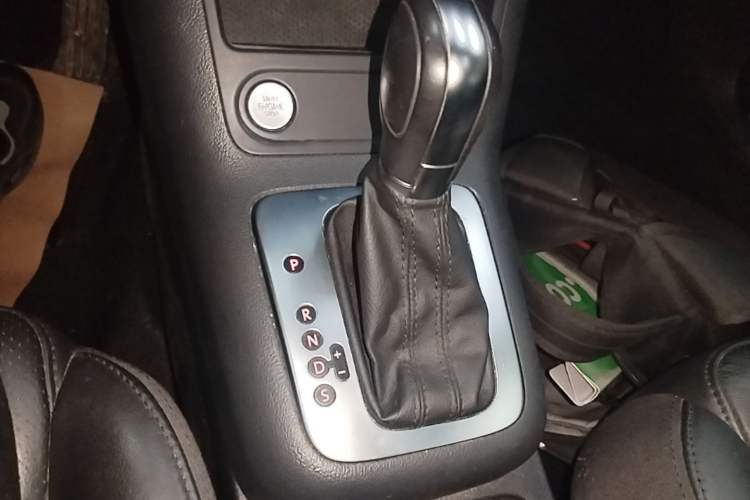 Used Volkswagen Tiguan 2015 1.8TSI Automatic Two-Wheel Drive Luxury Model Gear Lever