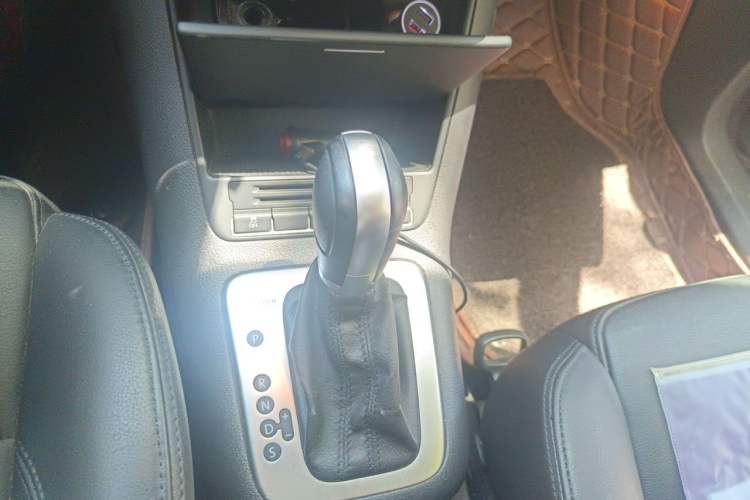 Used Volkswagen Tiguan 2015 2.0 TSI Comfort Edition Gear Lever