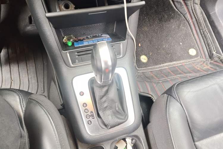Used Volkswagen Tiguan 2015 1.8TSI Automatic Two-Wheel Drive Comfort Edition Gear Lever