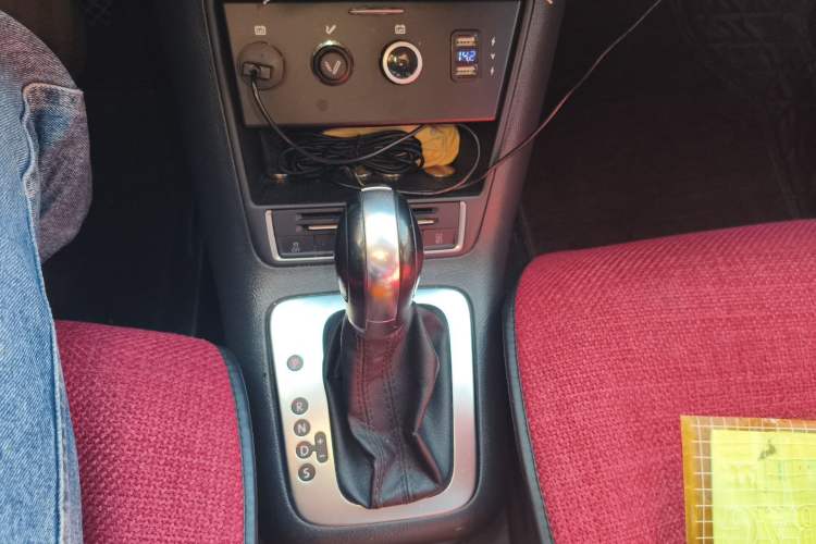 Used Volkswagen Tiguan 2015 1.8TSI Automatic Two-Wheel Drive Comfort Edition Gear Lever