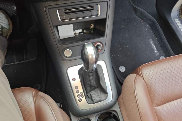 Used Volkswagen Tiguan 2015 1.8TSI Automatic Two-Wheel Drive Luxury Model Gear Lever