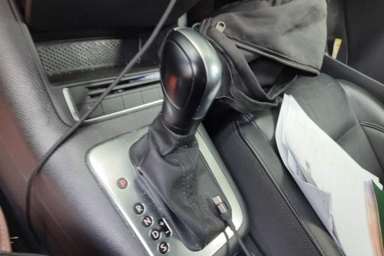Used Volkswagen Tiguan 2015 1.8TSI Automatic Two-Wheel Drive Comfort Edition Gear Lever