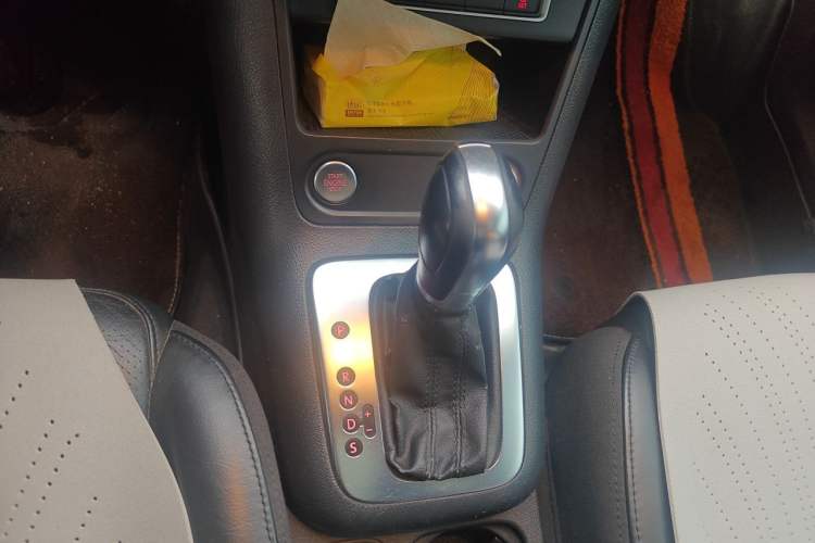 Used Volkswagen Tiguan 2015 1.8TSI Automatic Two-Wheel Drive Luxury Model Gear Lever