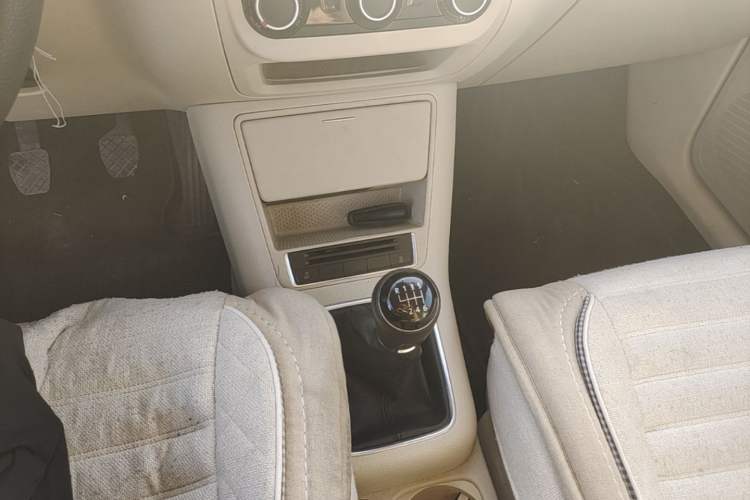 Used Volkswagen Tiguan 2015 1.8TSI Manual Two-Wheel Drive Fashion Edition Gear Lever