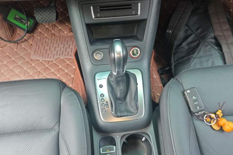 Used Volkswagen Tiguan 2015 2.0 TSI Automatic All-Wheel Drive Luxury Edition Gear Lever