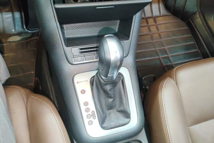 Used Volkswagen Tiguan 2015 2.0 TSI Comfort Edition Gear Lever