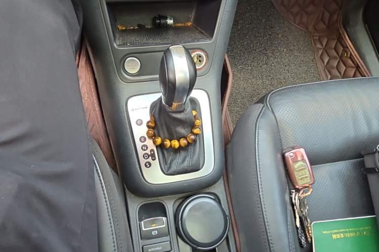 Used Volkswagen Tiguan 2015 1.8TSI Automatic All-Wheel-Drive Luxury Model Gear Lever