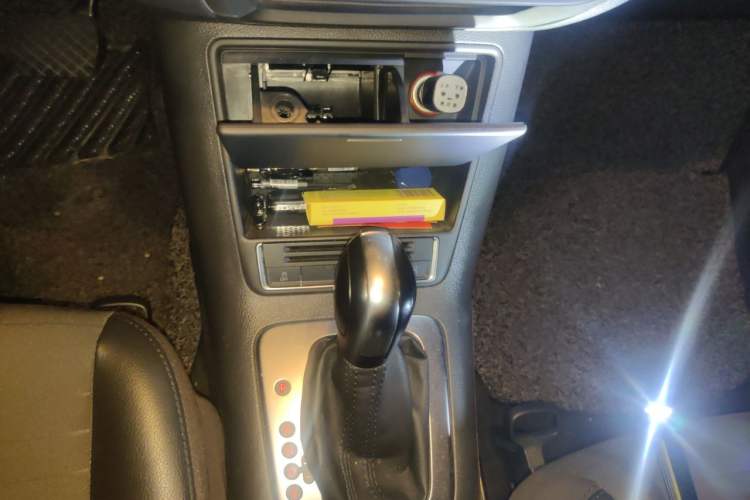 Used Volkswagen Tiguan 2015 1.8TSI Automatic Two-Wheel Drive Comfort Edition Gear Lever