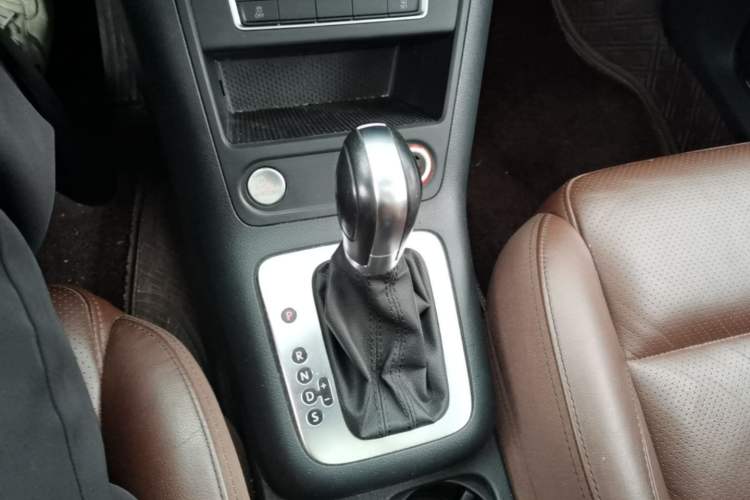Used Volkswagen Tiguan 2015 1.8TSI Automatic Two-Wheel Drive Luxury Model Gear Lever