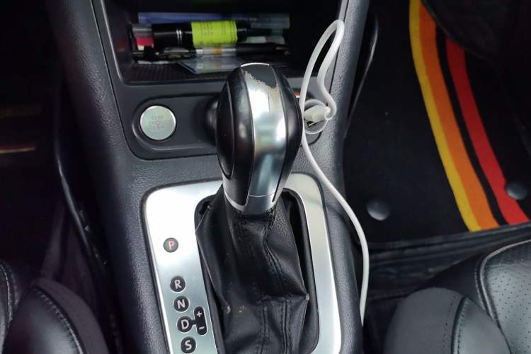 Used Volkswagen Tiguan 2015 1.8TSI Automatic Two-Wheel Drive Luxury Model Gear Lever