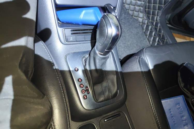 Used Volkswagen Tiguan 2015 1.8TSI Automatic Two-Wheel Drive Comfort Edition Gear Lever