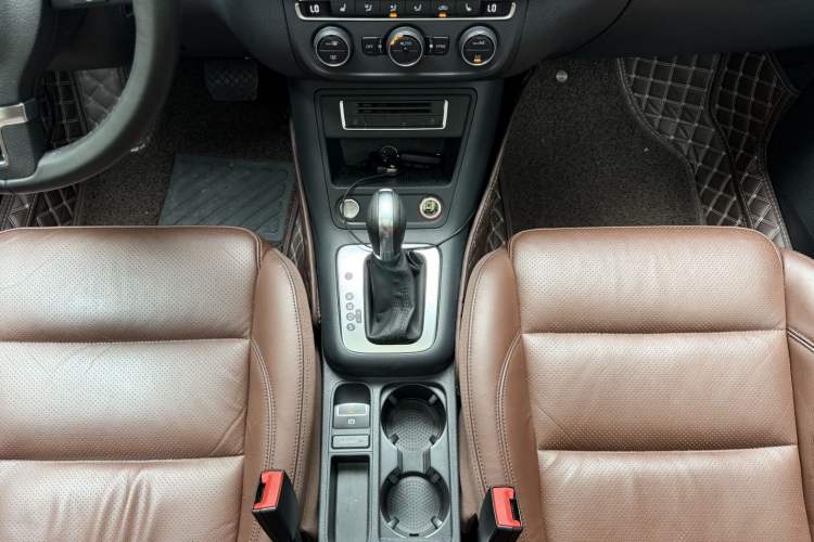 Used Volkswagen Tiguan 2015 1.8TSI Automatic Two-Wheel Drive Luxury Model Gear Lever