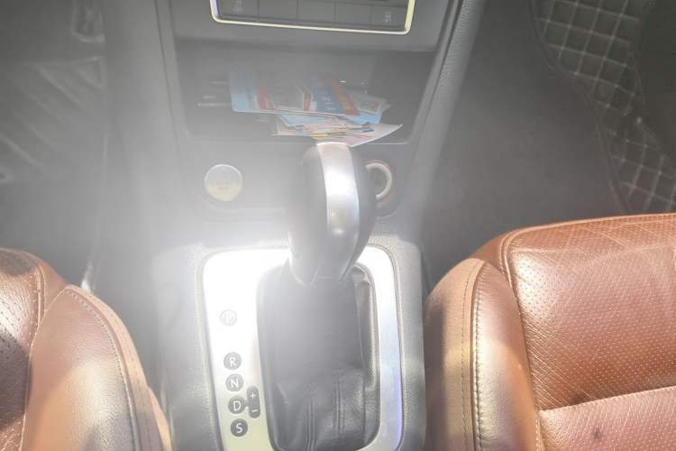 Used Volkswagen Tiguan 2015 1.8TSI Automatic Two-Wheel Drive Luxury Model Gear Lever