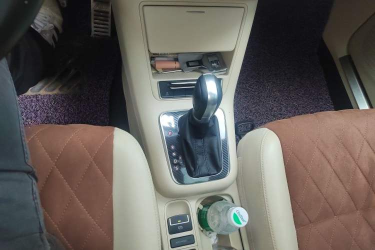 Used Volkswagen Tiguan 2015 1.8TSI Automatic All-Wheel Drive Style Vision Edition Gear Lever