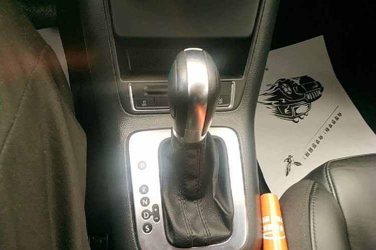 Used Volkswagen Tiguan 2015 1.8TSI Automatic Two-Wheel Drive Comfort Edition Gear Lever