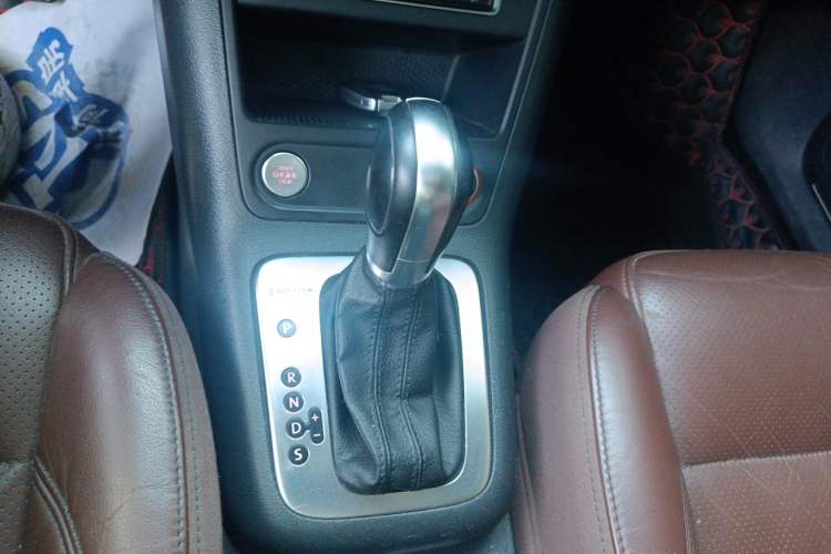 Used Volkswagen Tiguan 2015 1.8TSI Automatic All-Wheel-Drive Luxury Model Gear Lever