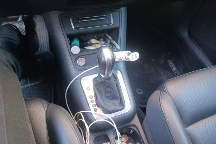 Used Volkswagen Tiguan 2015 1.8TSI Automatic Two-Wheel Drive Comfort Edition Gear Lever