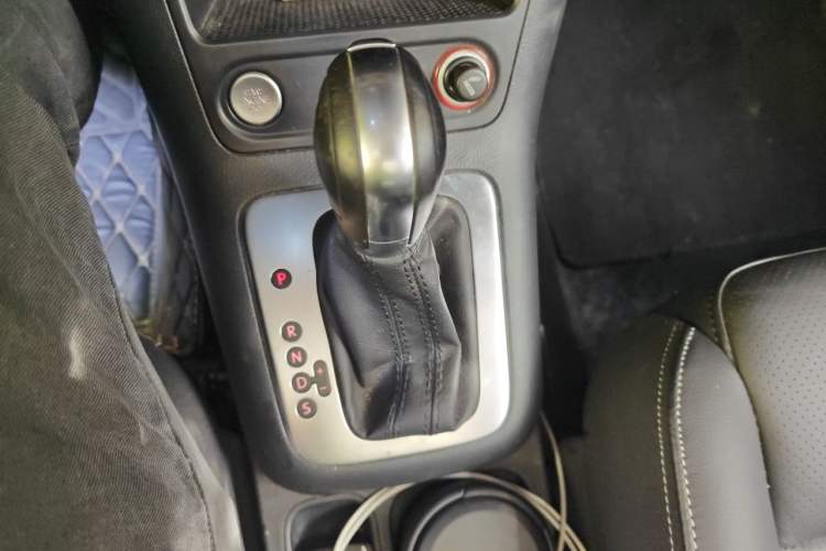 Used Volkswagen Tiguan 2015 1.8TSI Automatic Two-Wheel Drive Luxury Model Gear Lever
