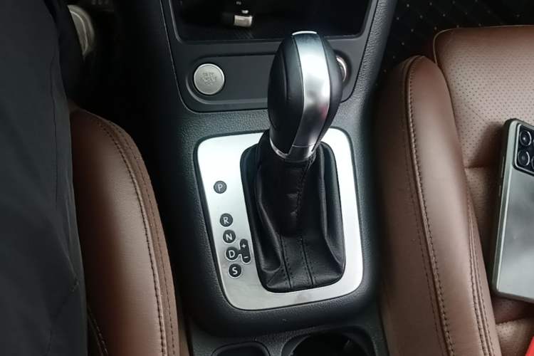 Used Volkswagen Tiguan 2015 1.8TSI Automatic Two-Wheel Drive Luxury Model Gear Lever