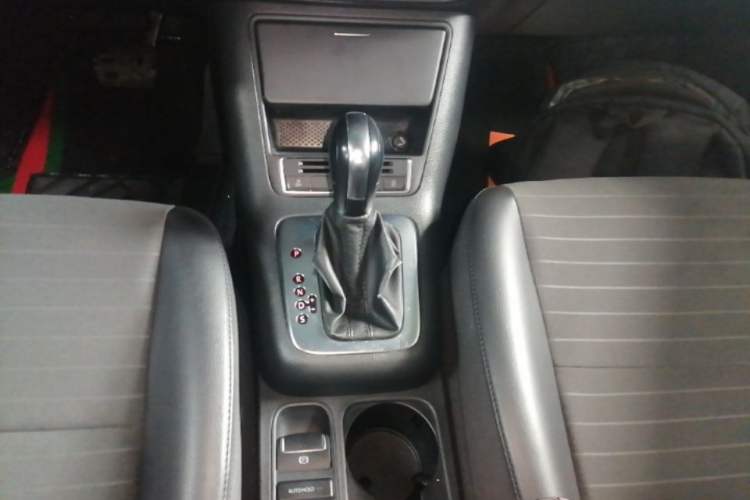 Used Volkswagen Tiguan 2015 1.8TSI Automatic Two-Wheel Drive Trend Edition Gear Lever
