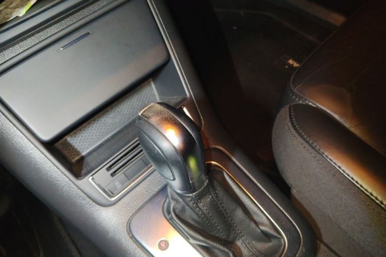 Used Volkswagen Tiguan 2015 1.8TSI Automatic Two-Wheel Drive Comfort Edition Gear Lever