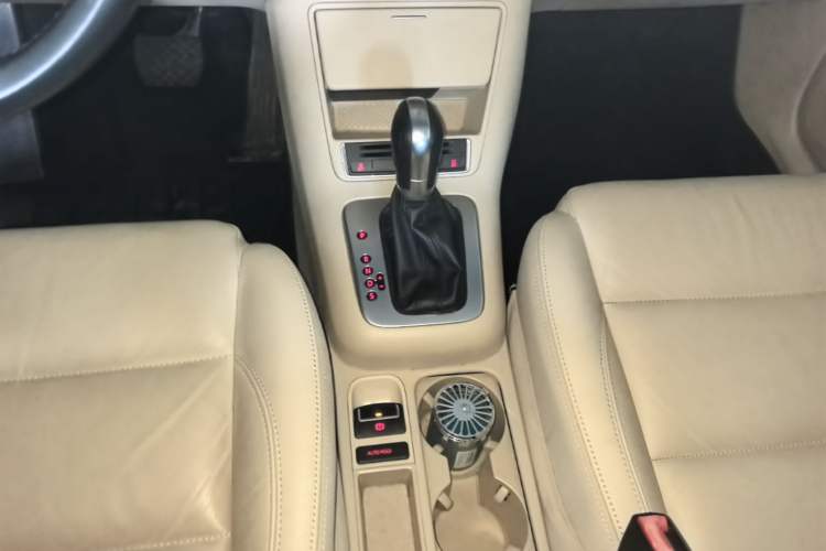 Used Volkswagen Tiguan 2015 1.8TSI Automatic Two-Wheel Drive Comfort Edition Gear Lever