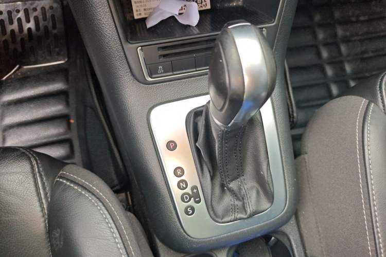 Used Volkswagen Tiguan 2015 1.8TSI Automatic Two-Wheel Drive Comfort Edition Gear Lever