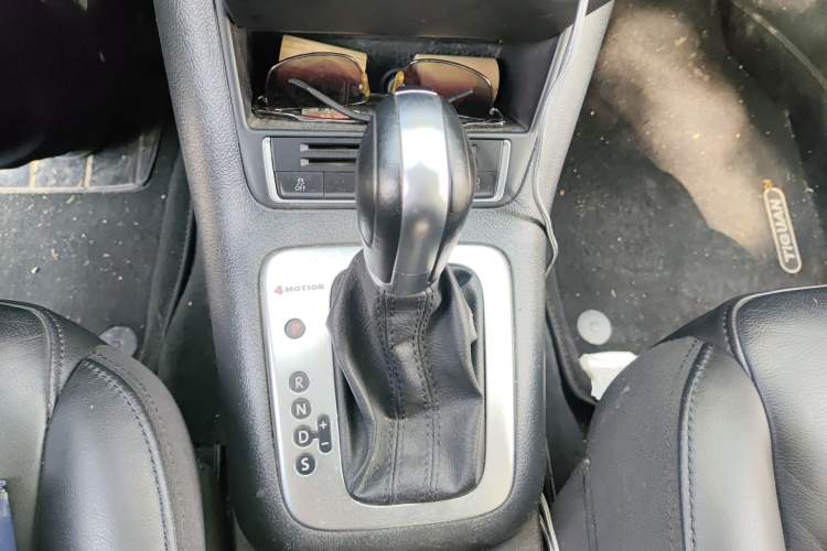 Used Volkswagen Tiguan 2015 1.8TSI Automatic All-Wheel Drive Comfort Edition Gear Lever