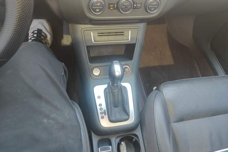 Used Volkswagen Tiguan 2015 1.8TSI Automatic Two-Wheel Drive Luxury Model Gear Lever