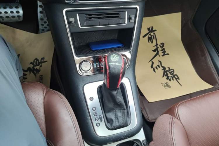 Used Volkswagen Tiguan 2015 1.8TSI Automatic Two-Wheel Drive Luxury Model Gear Lever