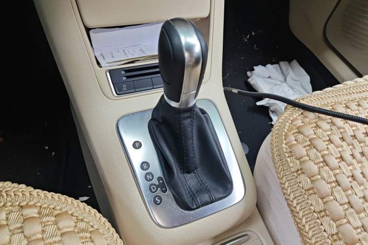 Used Volkswagen Tiguan 2015 1.8TSI Automatic Two-Wheel Drive Comfort Edition Gear Lever