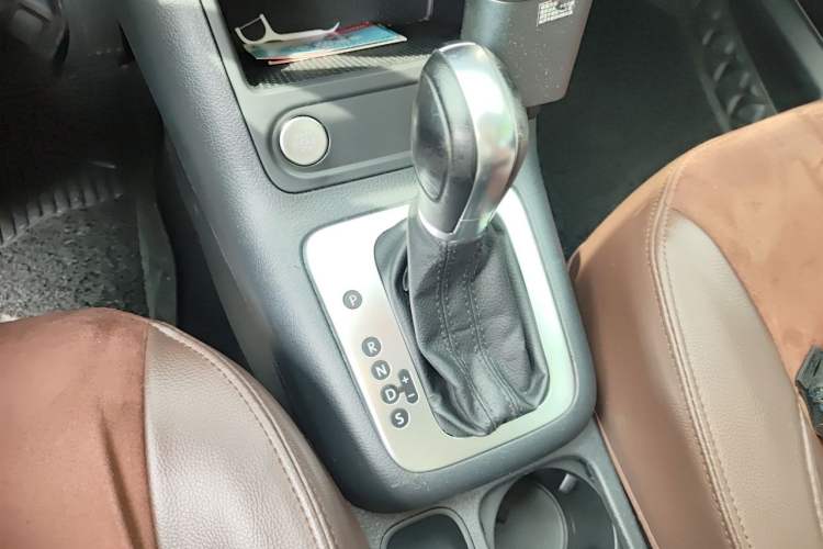 Used Volkswagen Tiguan 2015 1.8TSI Automatic Two-Wheel Drive Luxury Model Gear Lever