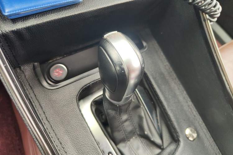 Used Volkswagen Tiguan 2015 1.8TSI Automatic Two-Wheel Drive Luxury Model Gear Lever