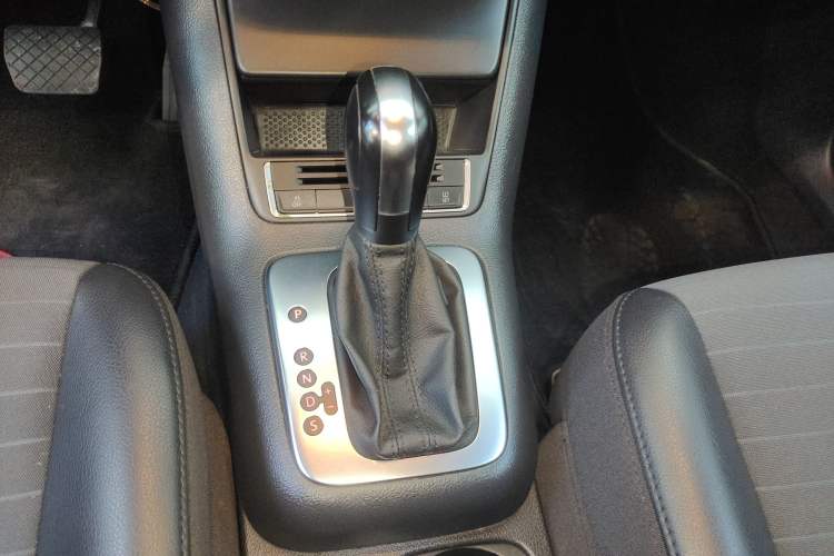Used Volkswagen Tiguan 2015 1.8TSI Automatic Two-Wheel Drive Trend Edition Gear Lever