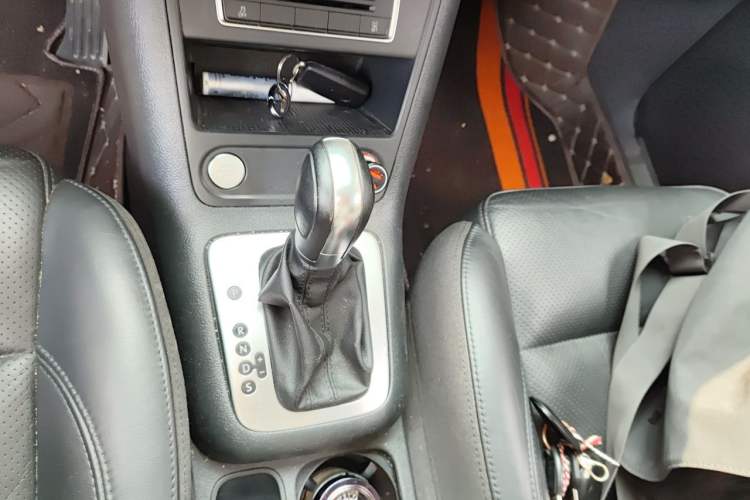 Used Volkswagen Tiguan 2015 1.8TSI Automatic Two-Wheel Drive Luxury Model Gear Lever