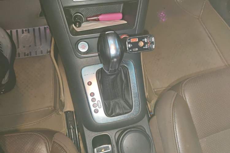 Used Volkswagen Tiguan 2015 1.8TSI Automatic All-Wheel-Drive Luxury Model Gear Lever