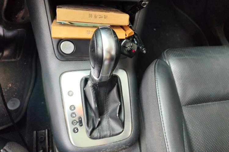 Used Volkswagen Tiguan 2015 1.8TSI Automatic Two-Wheel Drive Luxury Model Gear Lever