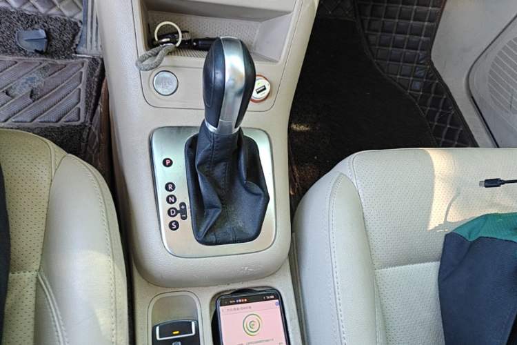 Used Volkswagen Tiguan 2015 1.8TSI Automatic Two-Wheel Drive Luxury Model Gear Lever