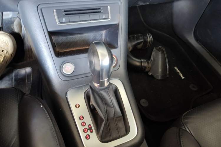 Used Volkswagen Tiguan 2015 1.8TSI Automatic Two-Wheel Drive Luxury Model Gear Lever