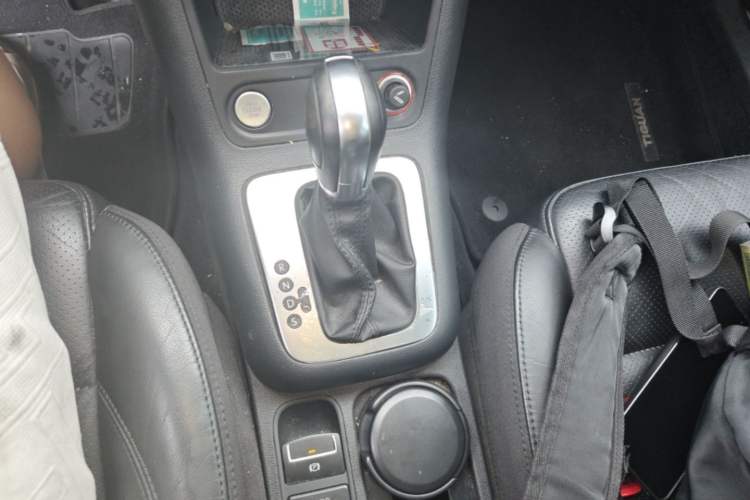 Used Volkswagen Tiguan 2015 1.8TSI Automatic Two-Wheel Drive Luxury Model Gear Lever
