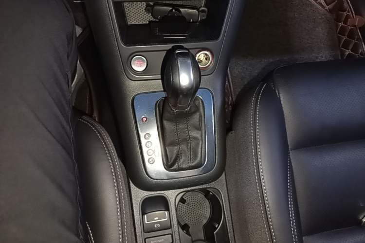 Used Volkswagen Tiguan 2015 1.8TSI Automatic Two-Wheel Drive Luxury Model Gear Lever