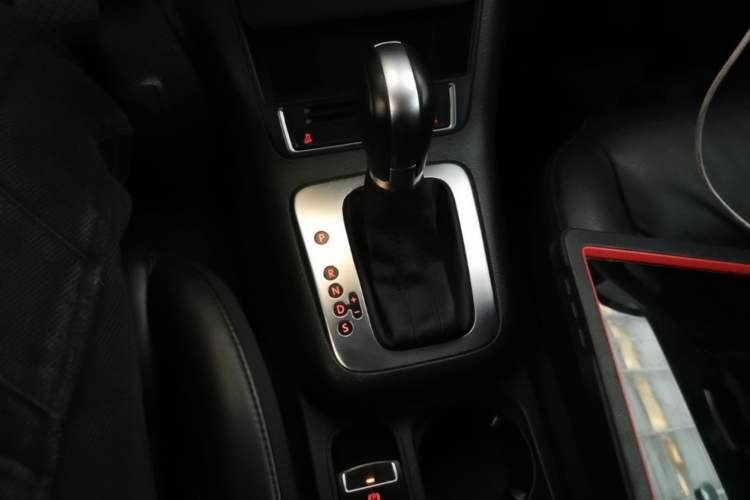 Used Volkswagen Tiguan 2015 1.8TSI Automatic Two-Wheel Drive Comfort Edition Gear Lever